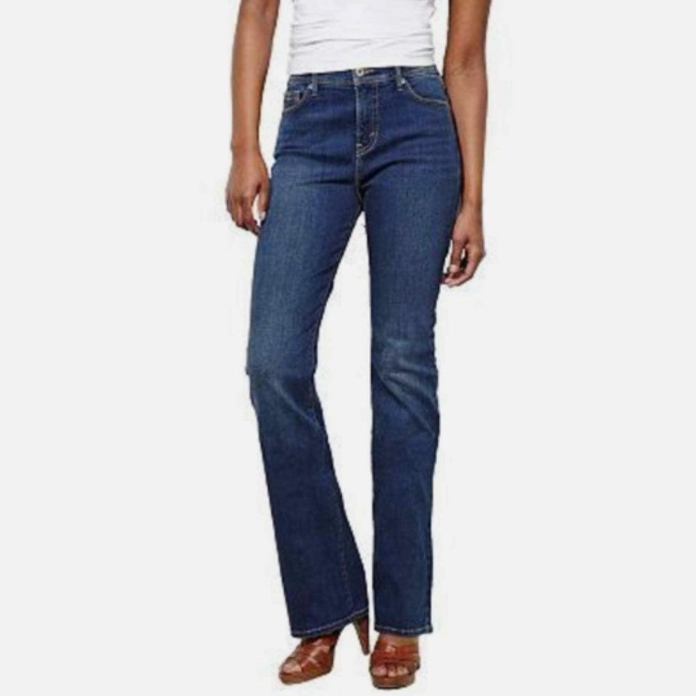 NWT.   Women's Levi's Perfectly Slimming 512 Bootcut Jeans. Size 6 petite